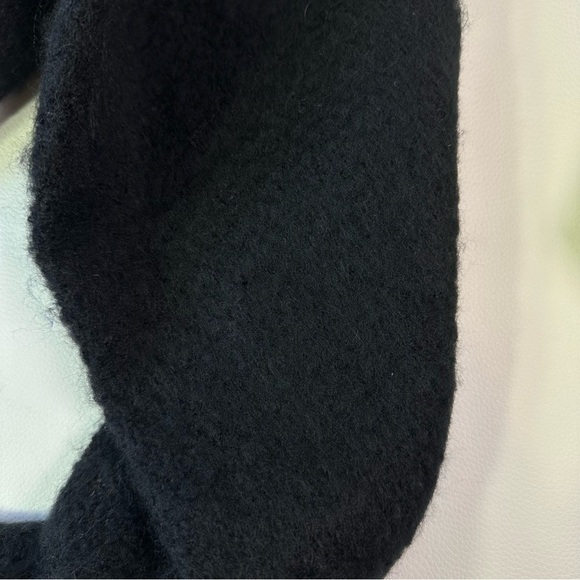 5/$25**NEW Women’s Modena NY Chunky Black Scarf - Picture 2 of 4